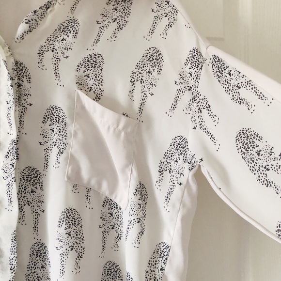 Cream Blouse with Tiger Pattern S - Picture 3 of 3